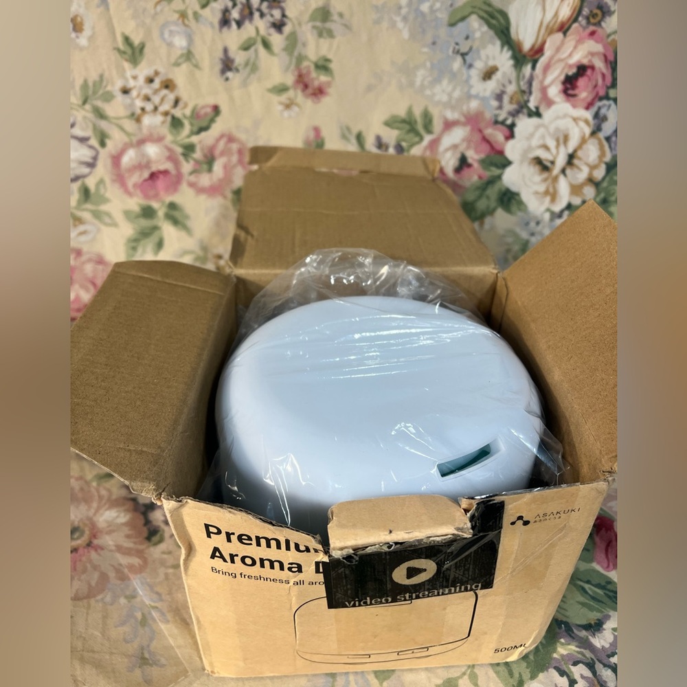 White Aroma Diffuser - Picture 5 of 12